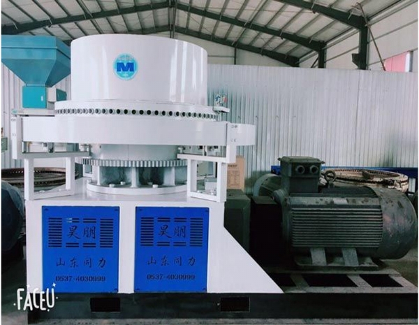 稭稈壓塊機(jī)